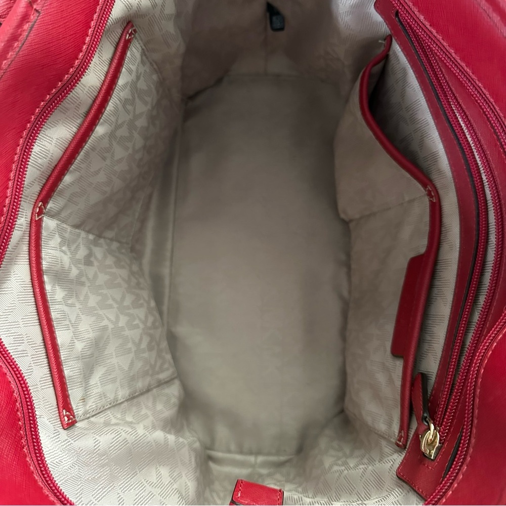 Michael Kors Jet Set Tote - Picture 7 of 11